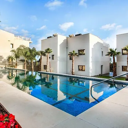 Oyo 171 Calma Holiday Villas Szálloda Platja d'Aro