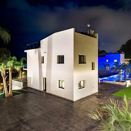 Oyo 171 Calma Holiday Villas Szálloda Platja d'Aro