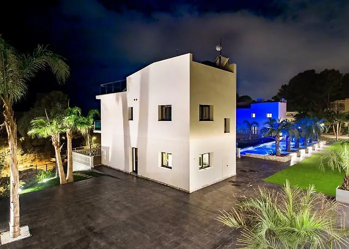 Oyo 171 Calma Holiday Villas Szálloda Platja d'Aro